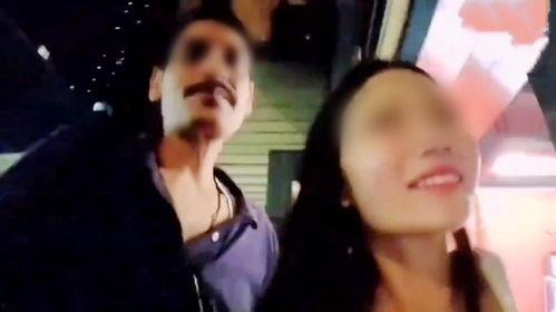 美女主播遭男子骚扰,美女主播遭遇男子恶意骚扰，网友热议安全与道德边界